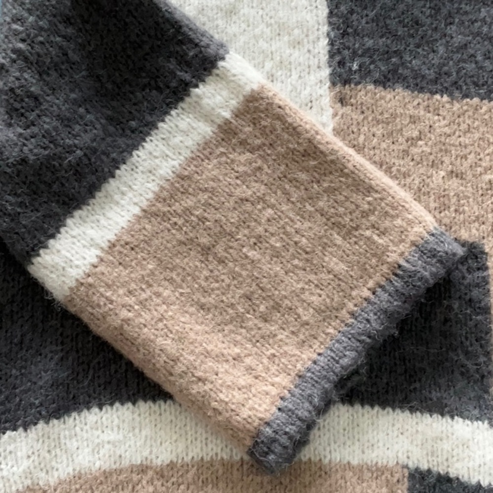 Promesa Sweater Size Medium - Picture 4 of 6